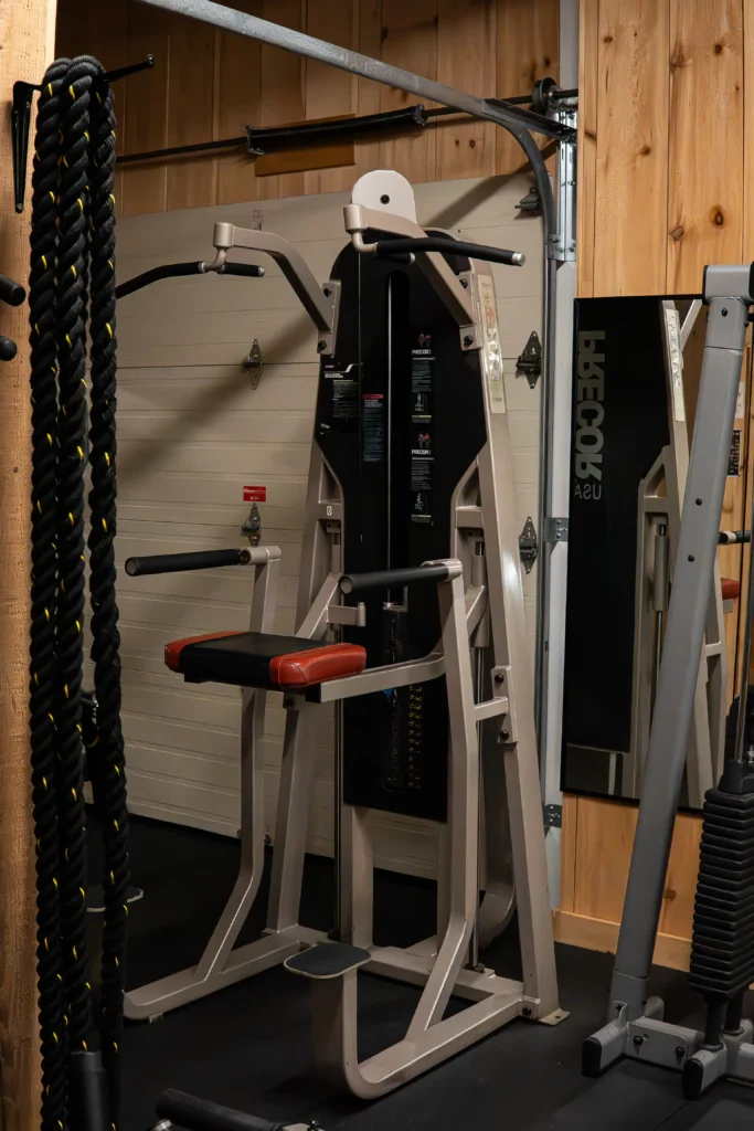 Équipement de musculation au gym PN Fitness à Saint-André-Avellin, dans la Petite-Nation.