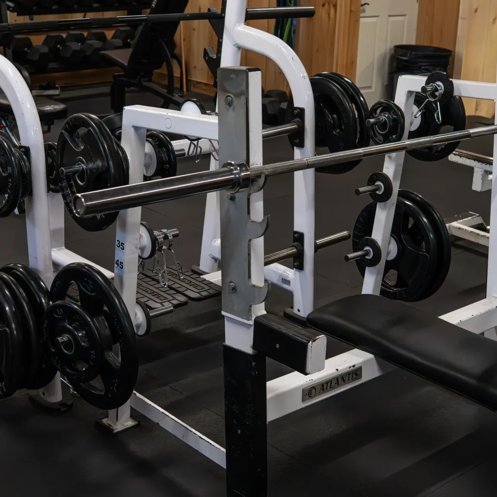 Équipement de musculation au gym PN Fitness à Saint-André-Avellin, dans la Petite-Nation.