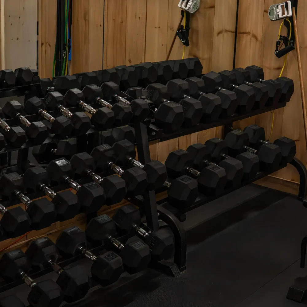 Équipement de musculation au gym PN Fitness à Saint-André-Avellin, dans la Petite-Nation.